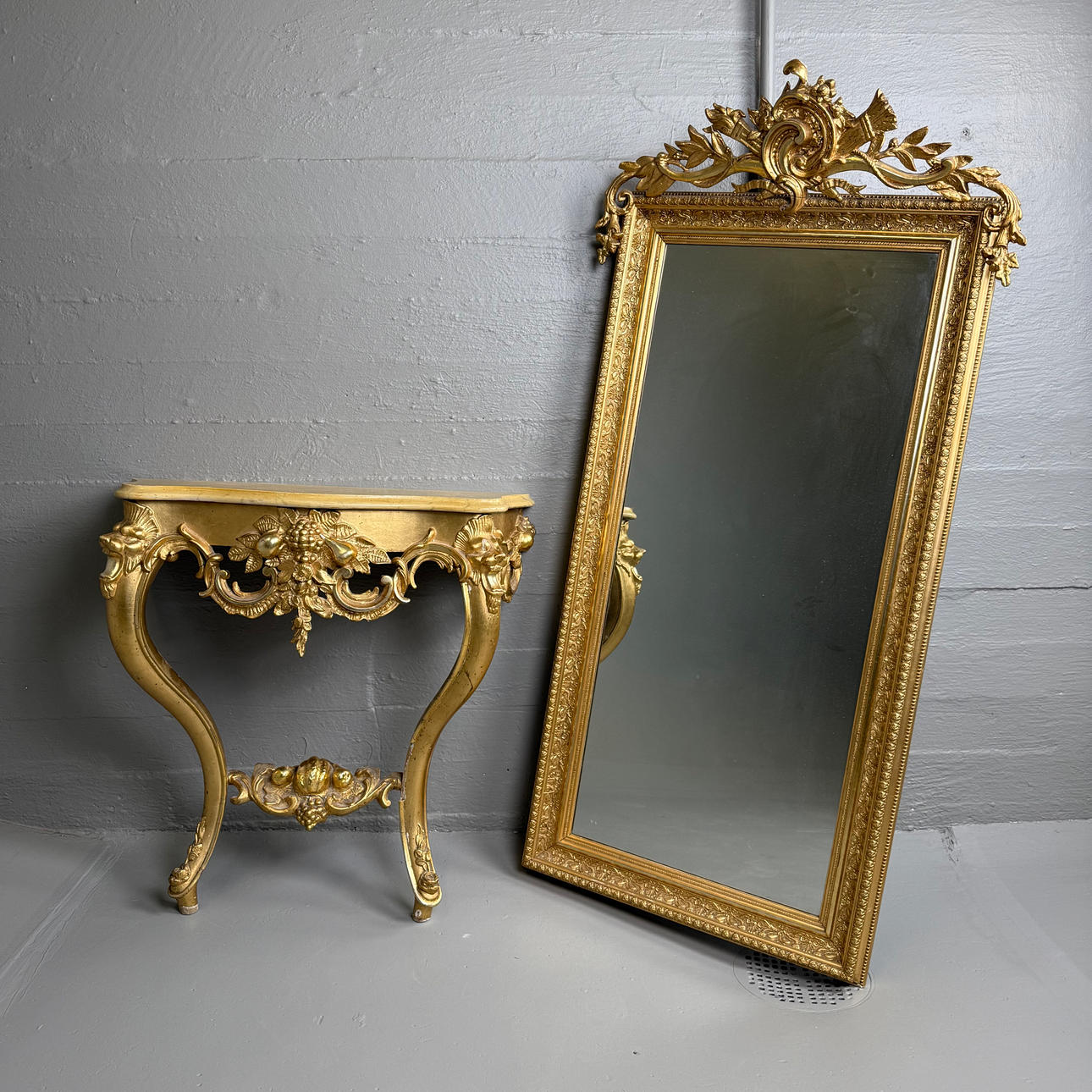 A NEO-ROCOCO MIRROR WITH CONSOLE TABLE, circa 1900.