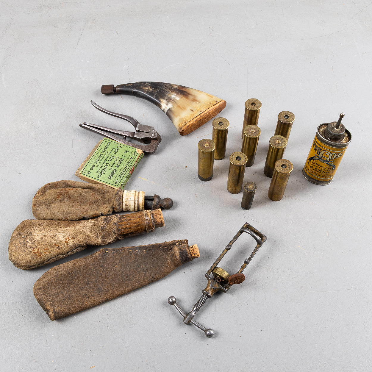 SAMLING AF JAGT/SKYDETILBEHØR, 17 stk.