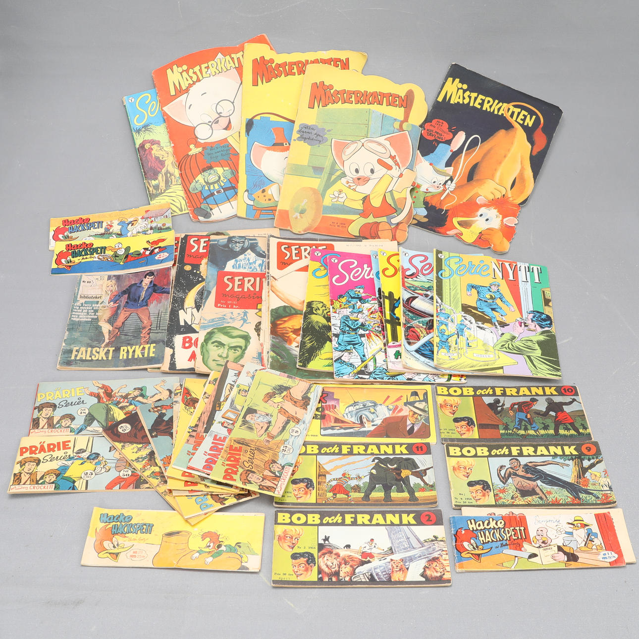 CÓMICS, 36 piezas, años 50.