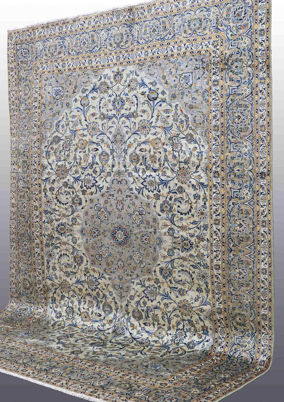 MATTA, Persisk, grön Keshan, (fine) 385 x 287 cm.