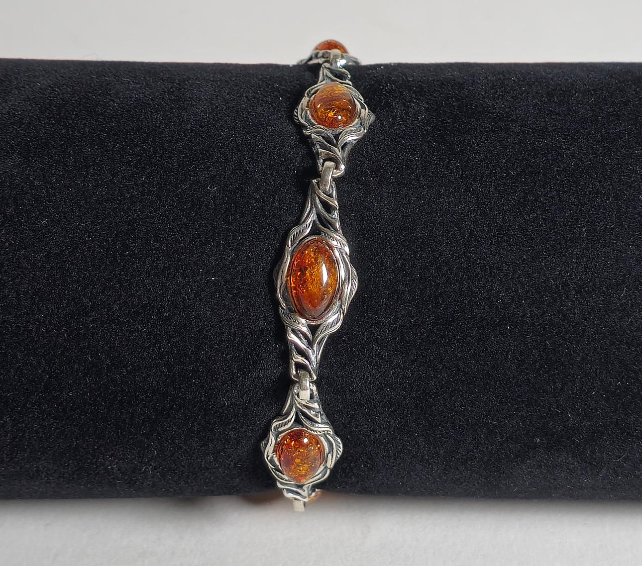 SILVER BRACELET WITH NATURAL AMBER.