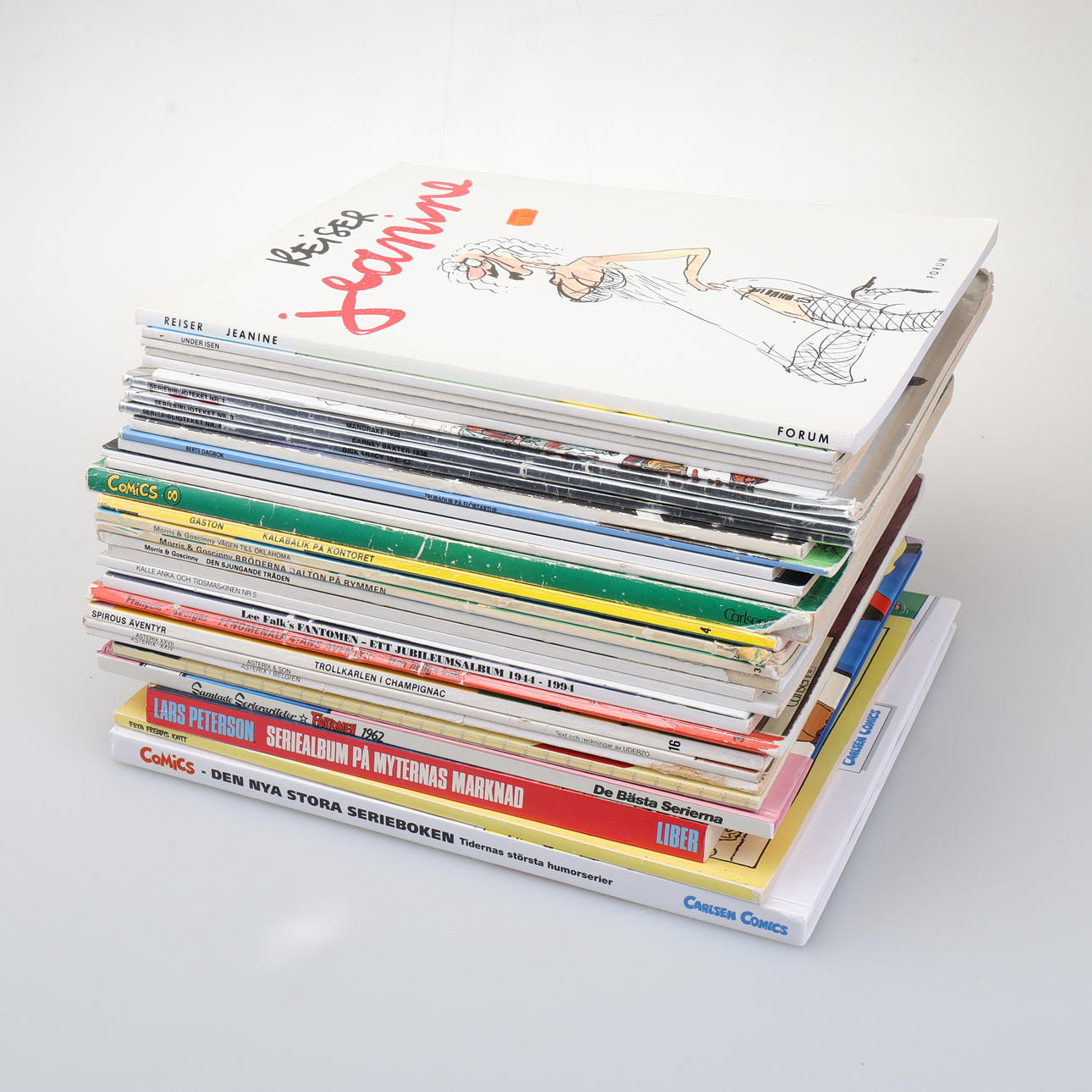 SERIES ALBUM, 32 pieces, mixed.