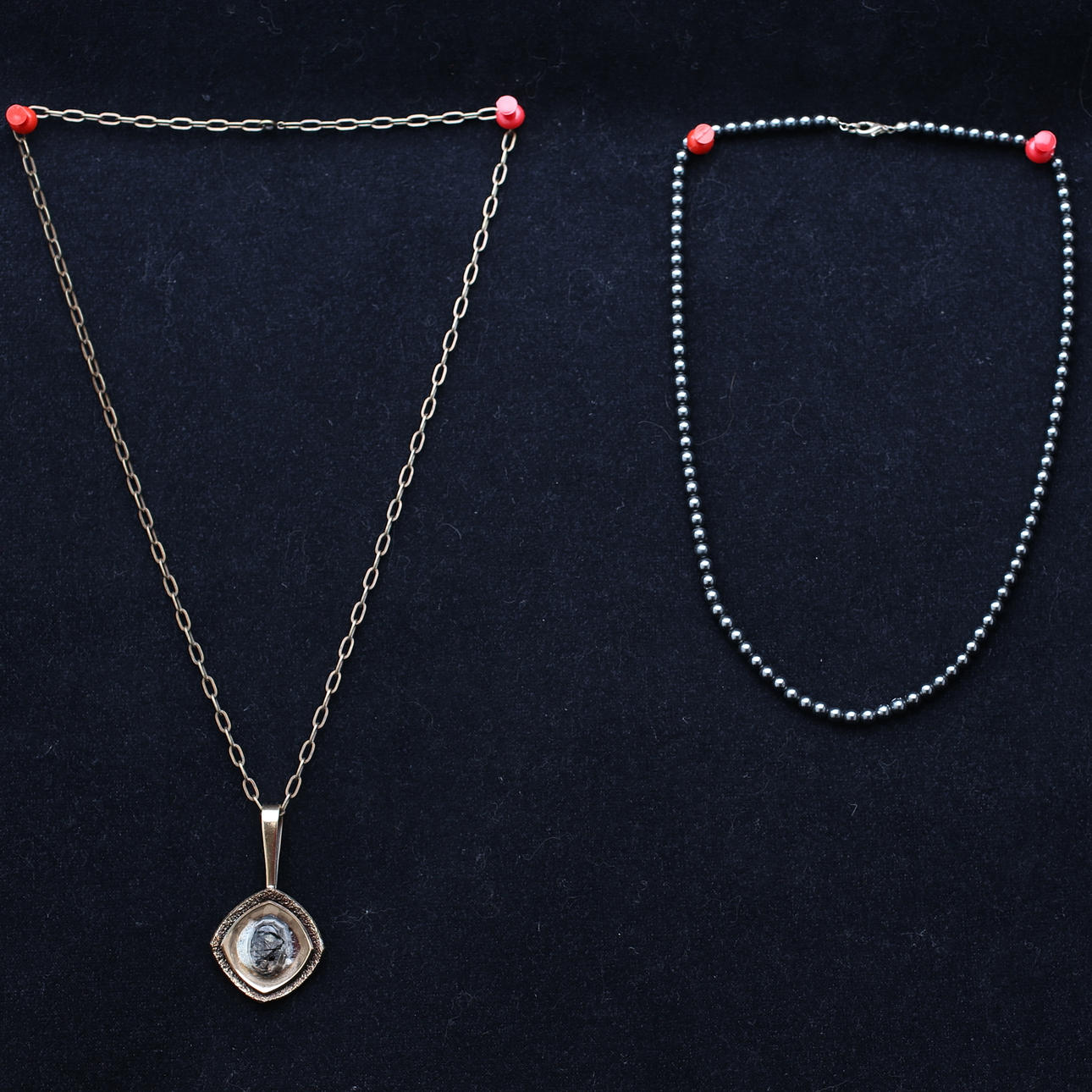 HALSBAND, två delar, bl.a, Karl Erik Palmberg, Alton Falköping.