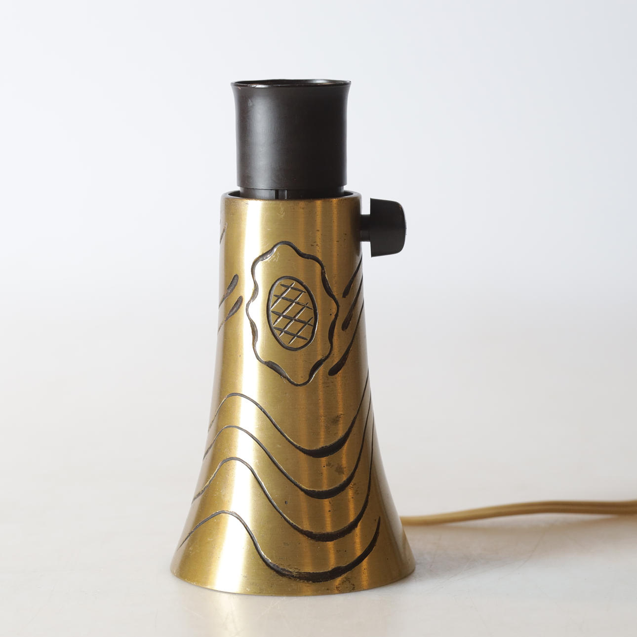 EINAR BÄCKSTRÖM. Table lamp, brass, 20th century.