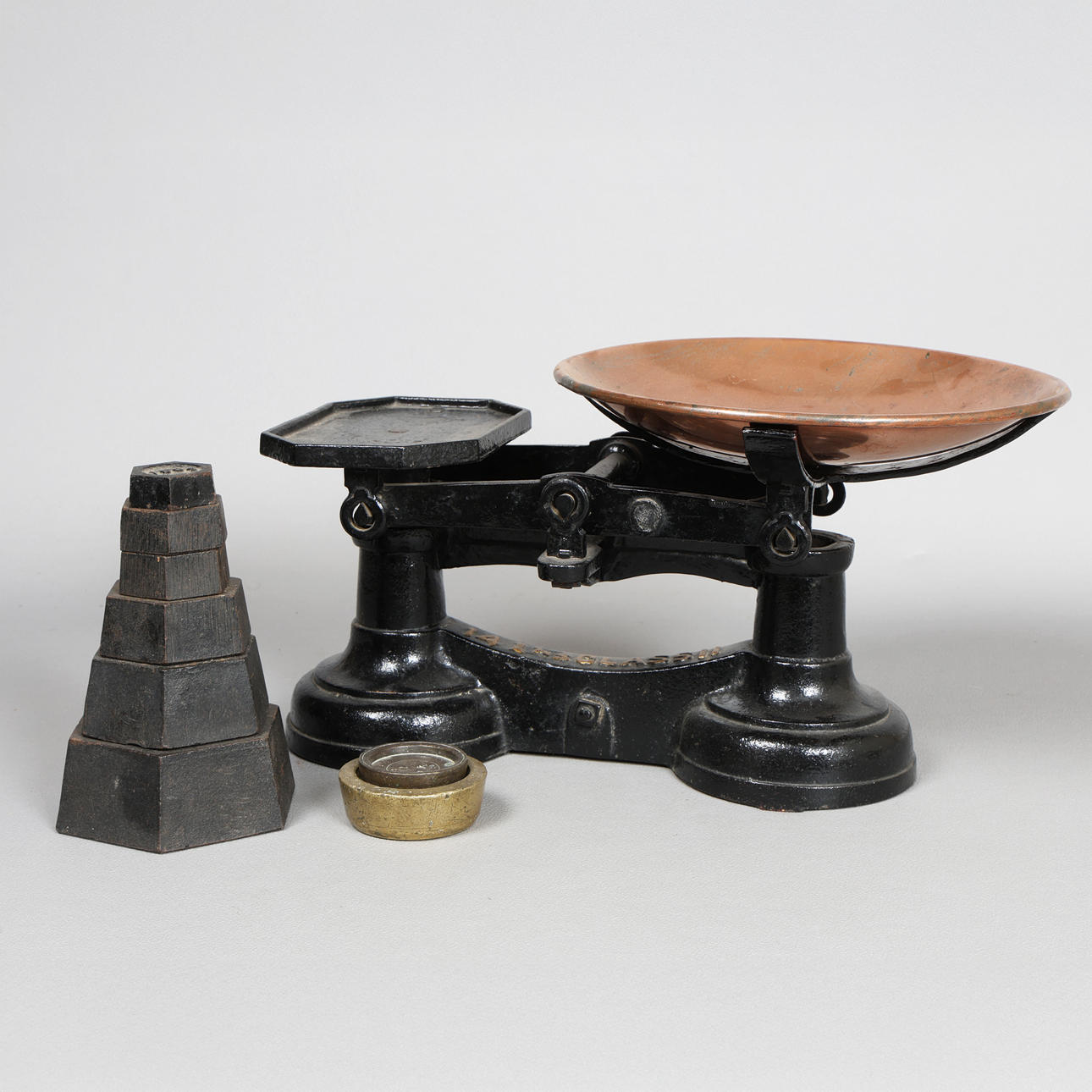 EN UPPSÄTTNING J MOSELEYSKALOR.