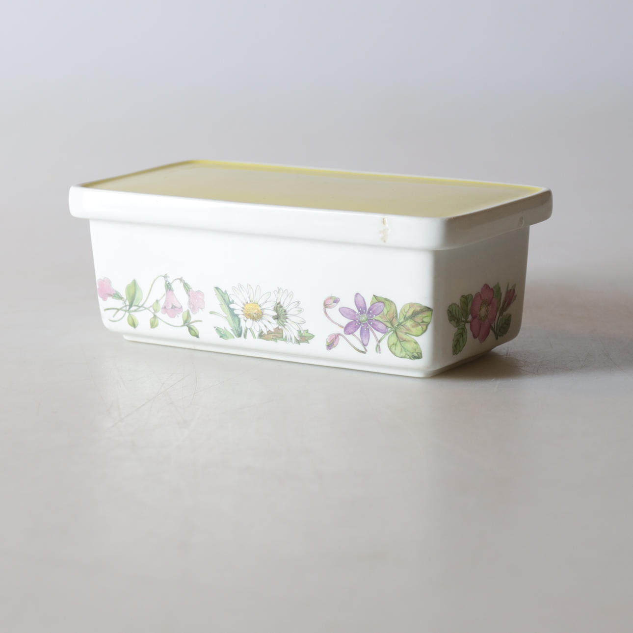 A ceramic butter box, “Summer”, Gustavsberg.