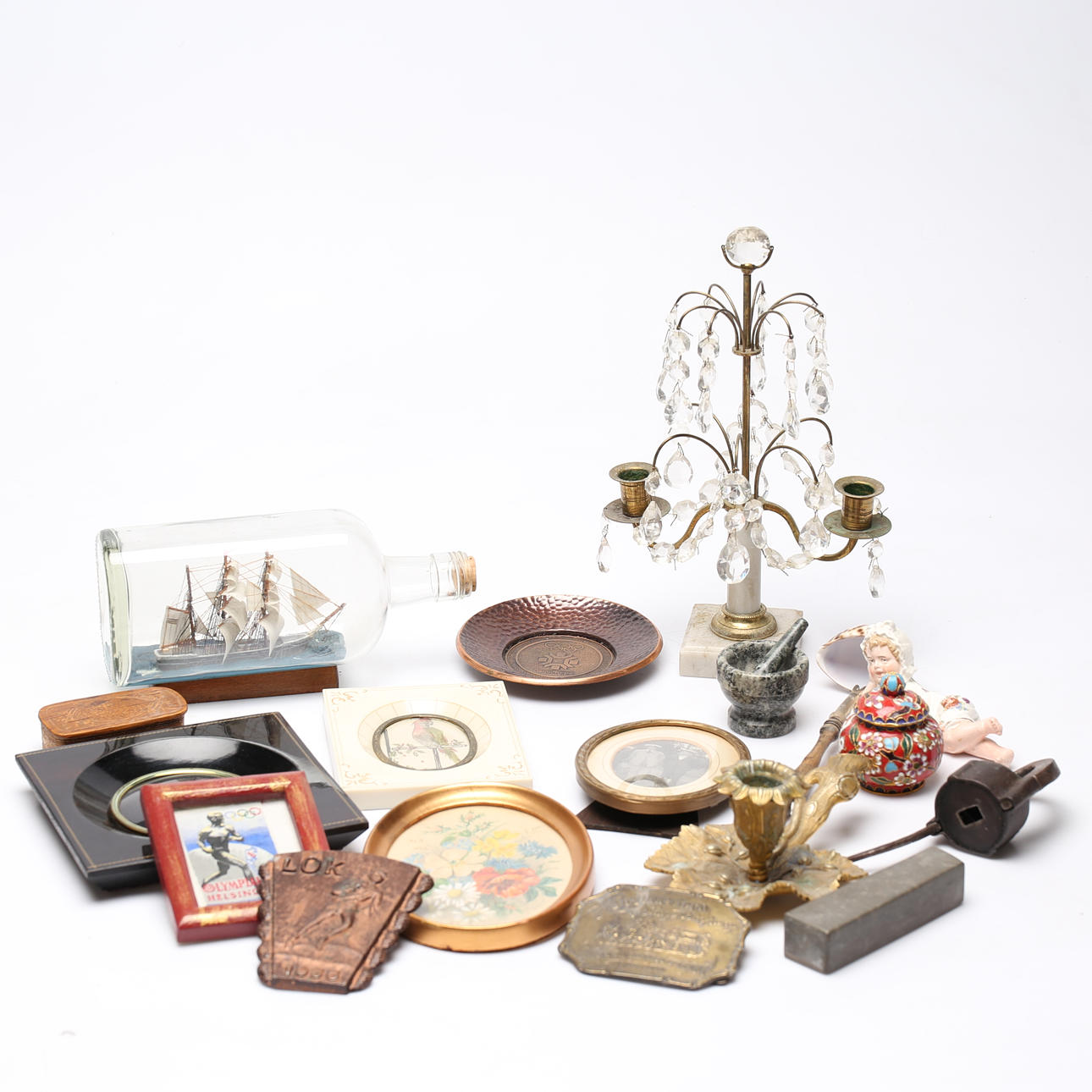 UTELIAISUUKSIEN JUHLA.