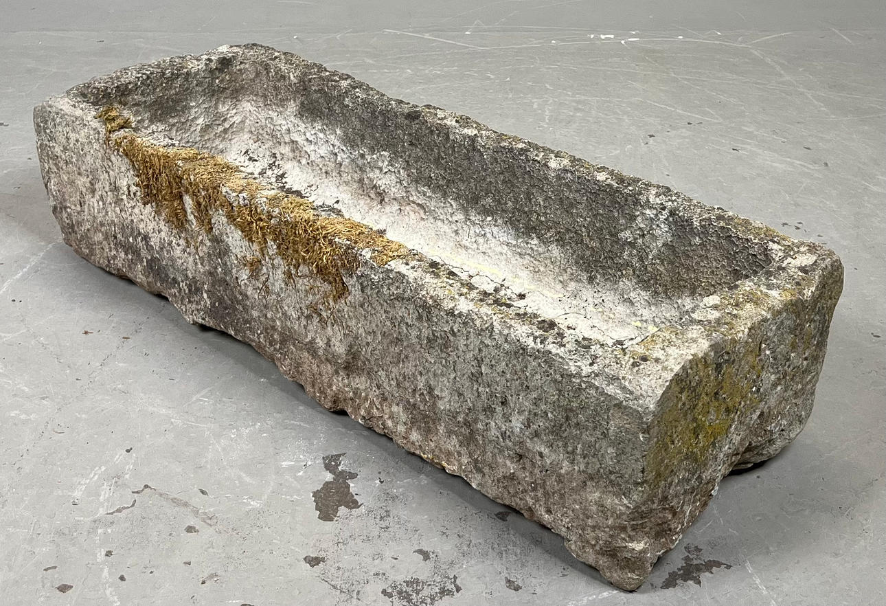 Ein Gartenbett aus Beton.