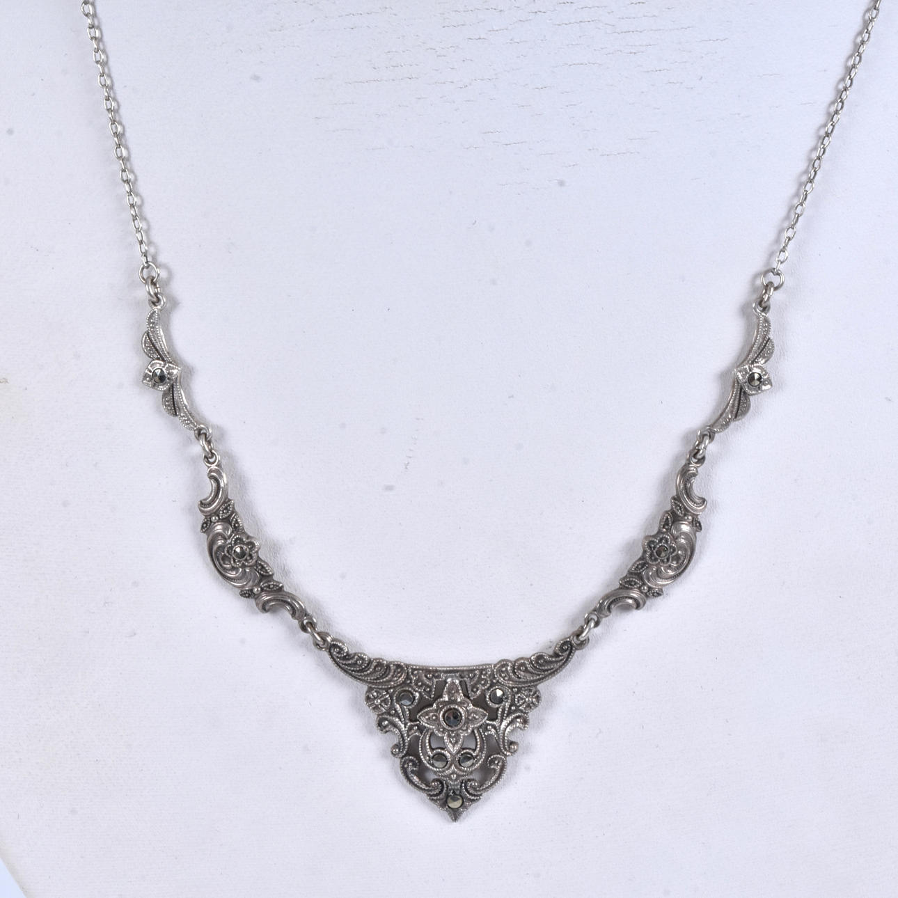 KAULAKORU, markasiteilla, hopea.