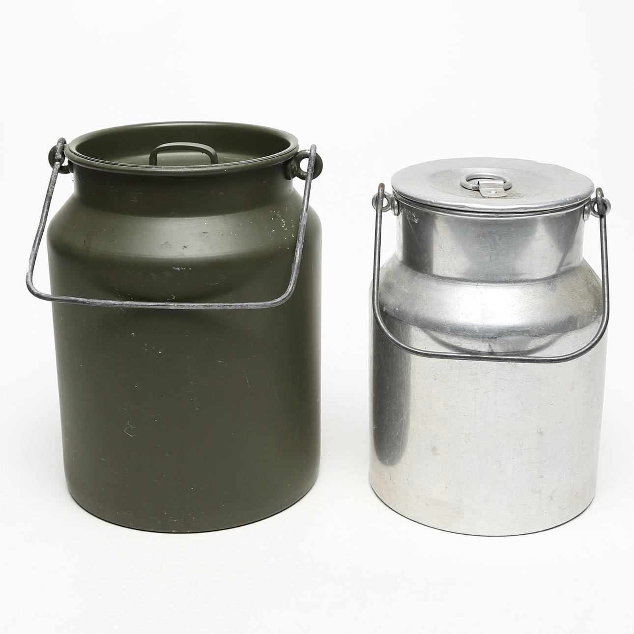 METALLGEFÄSSE, 2 Stück gestempelt.