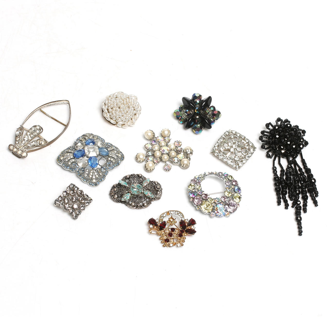 BROSCHER, 11 st, strass och metall, vintage, 1930-50-tal.