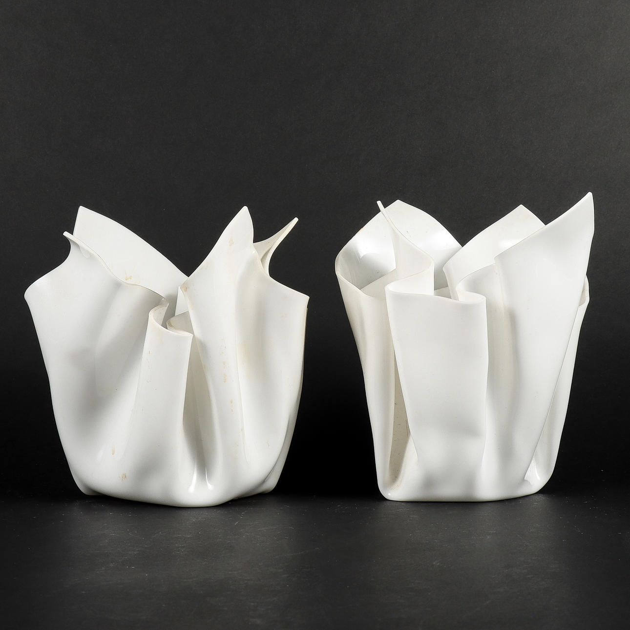 HANDKERCHIEF VASES 2 pieces, plastic/plexiglass.