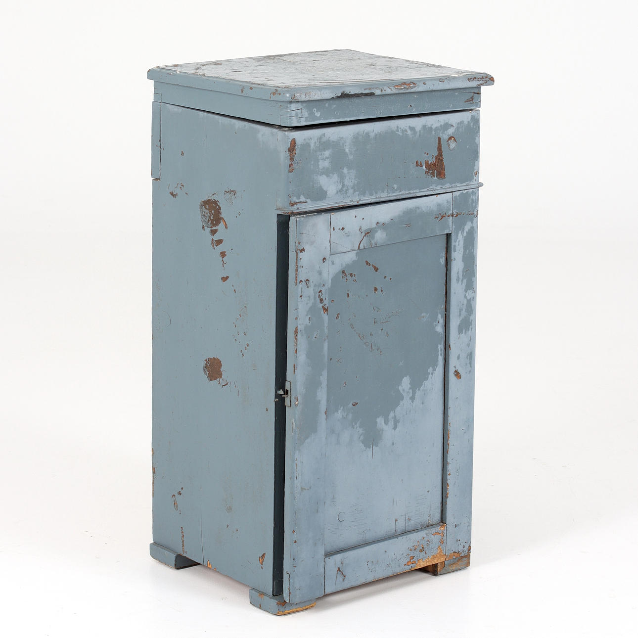 A pot cabinet, painted pine, 18th/20th century.