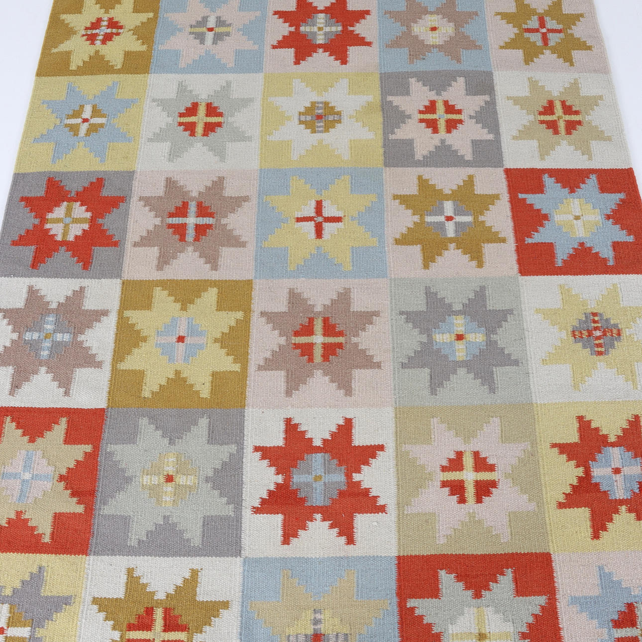 TÆPPE, flet, 235 x 170 cm.