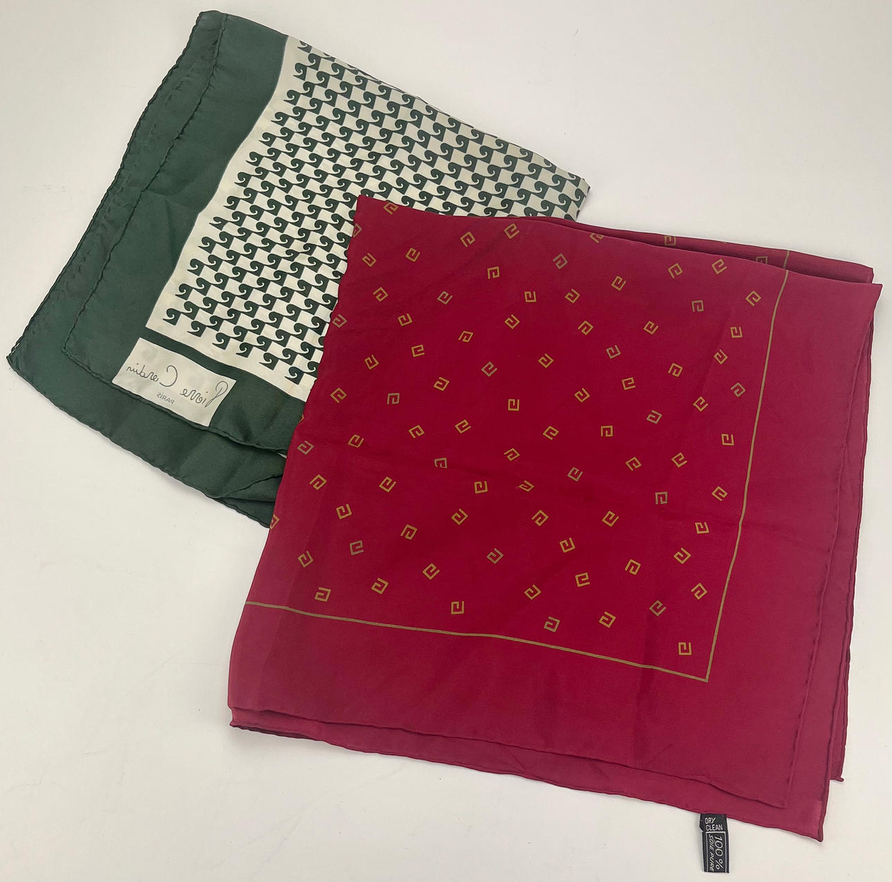 HUIVEJA, 2 st, Pierre Cardin och Giverchy.