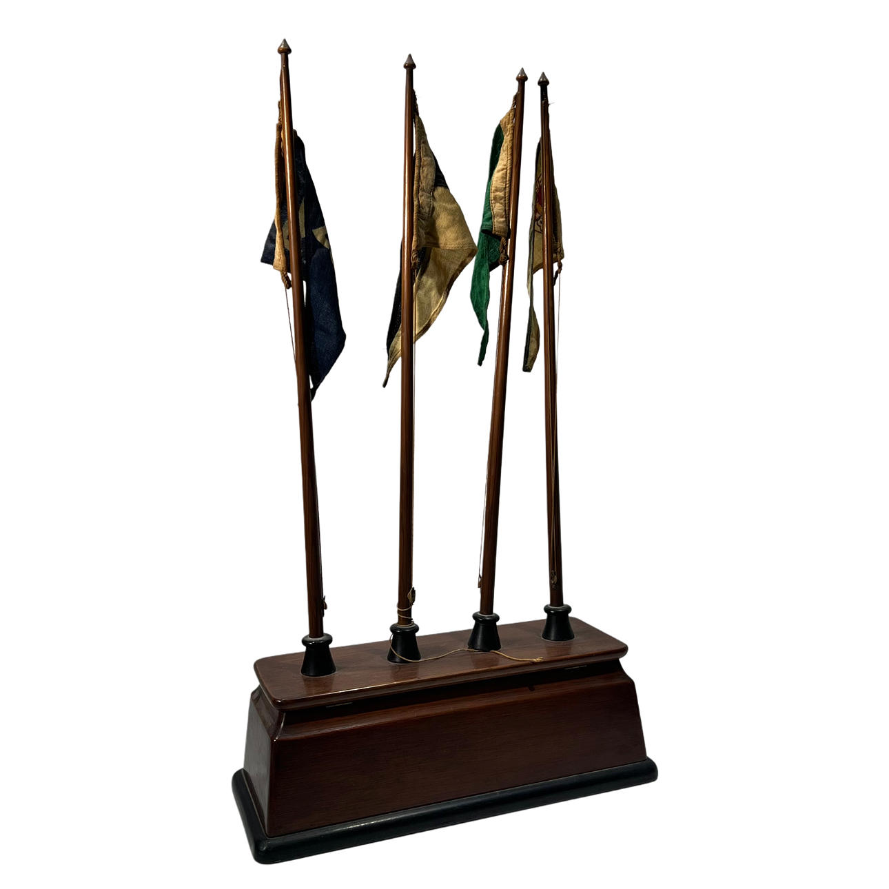 Skrivebordsopsamlingsboks med træ og trykte bordflag.