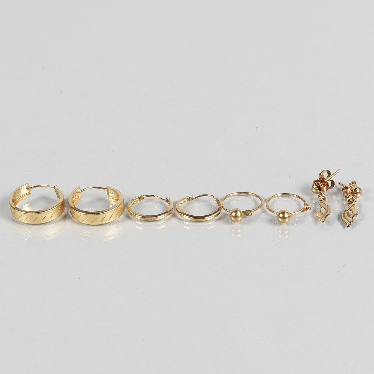 ÖRHÄNGEN 4 par, 18k guld.