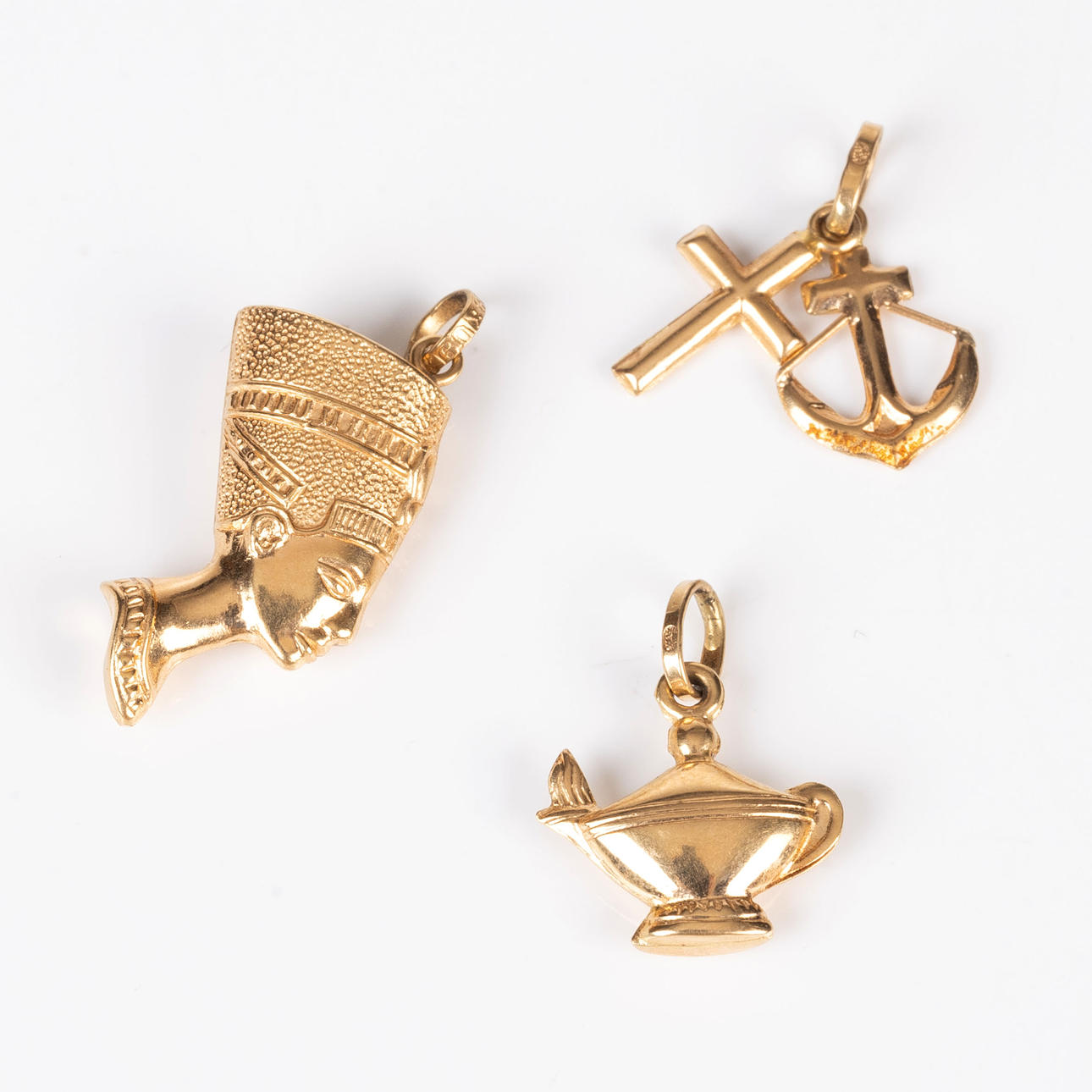 PENDANTS, 3 pcs, 18K gold.