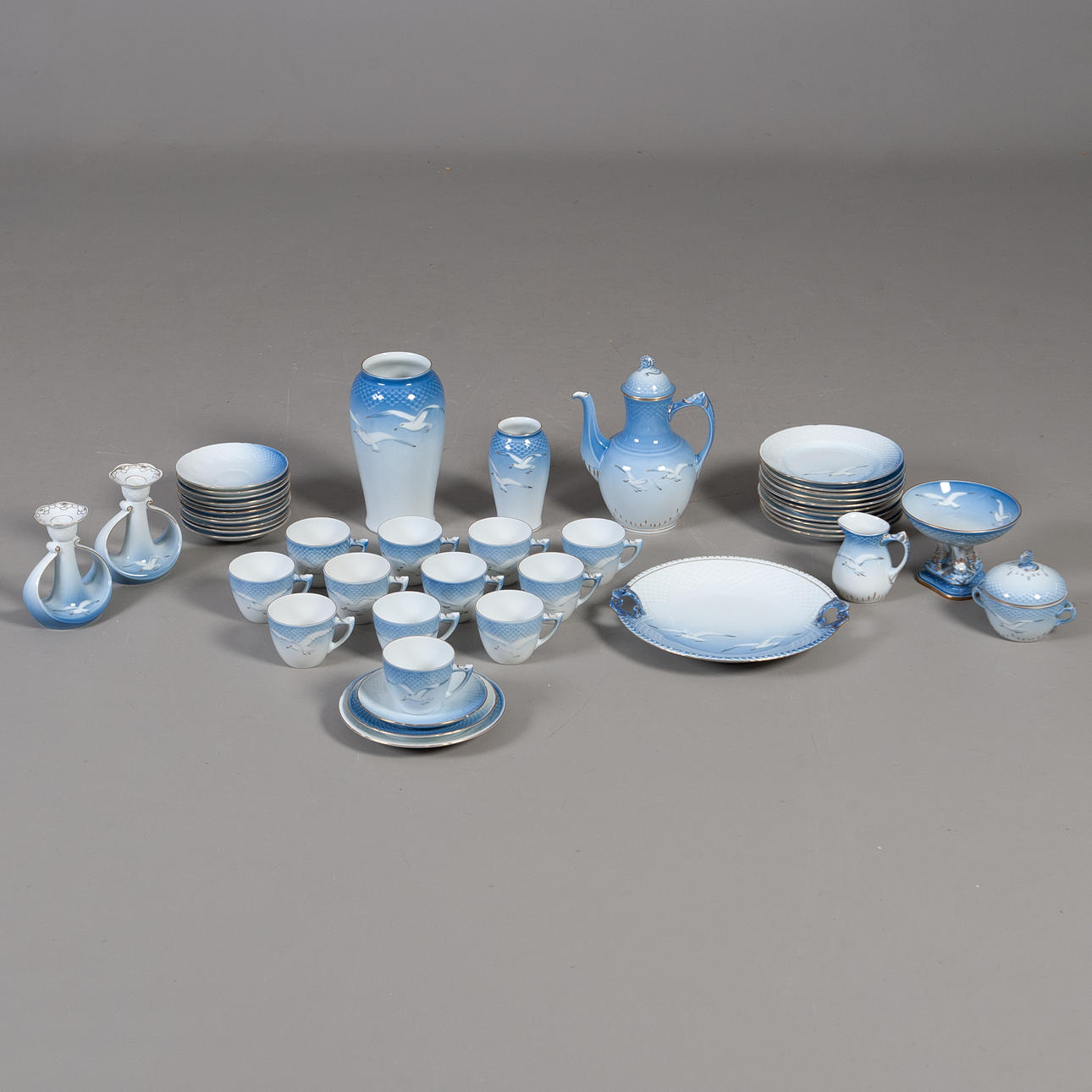 SERVISDELAR, 46 delar, "Blå Måsen", Bing & Gröndahl, Danmark.