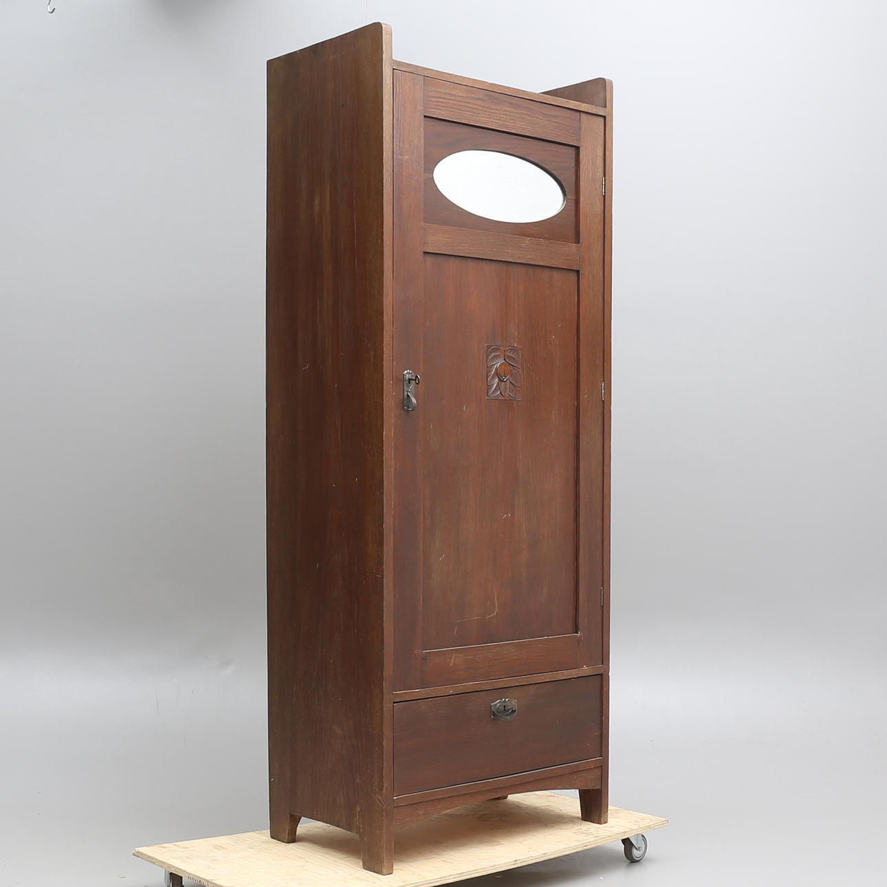 KLÄDSKÅP, jugend, tidigt 1900-tal.