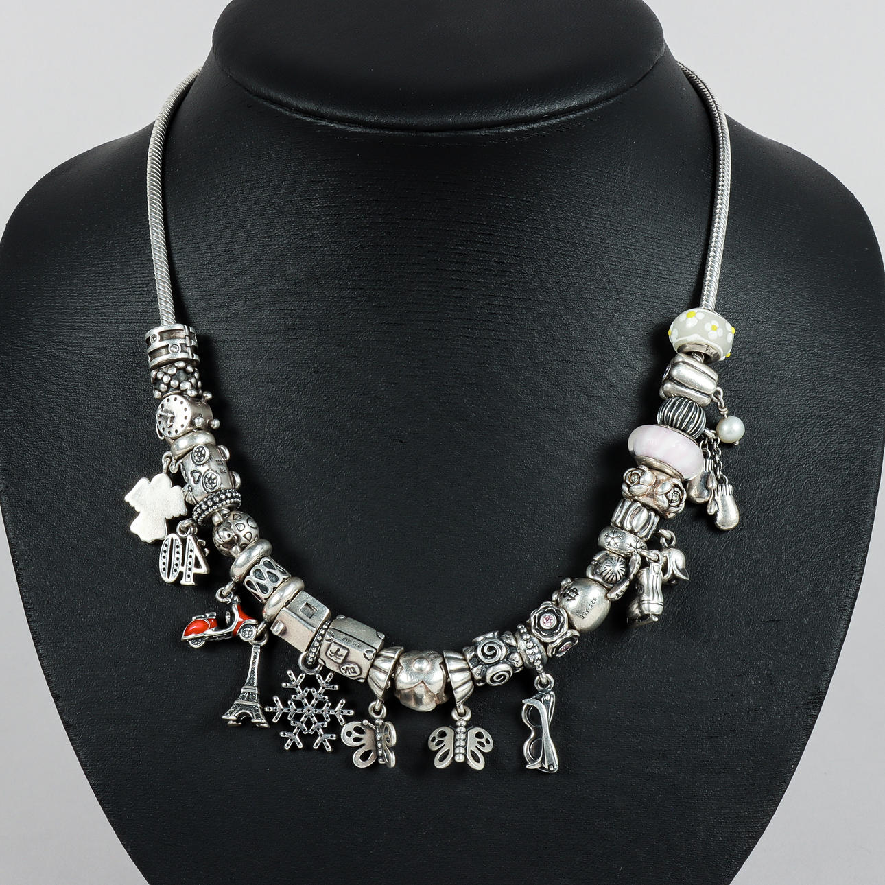 PANDORA, Collier "Ormlänk" med 28 stycken berlocker, silver.