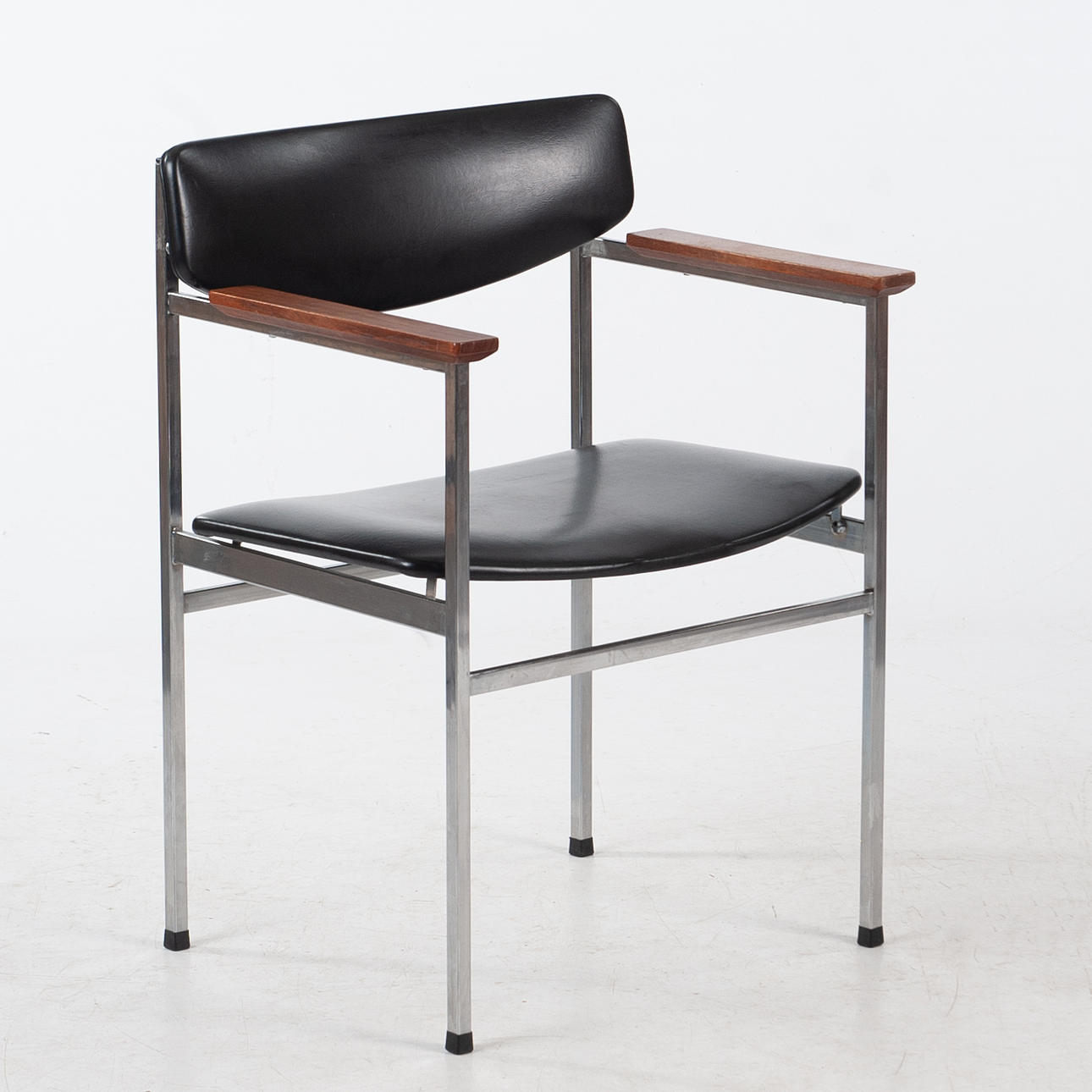 ARMCHAIR. Teak, chrome and artificial leather.