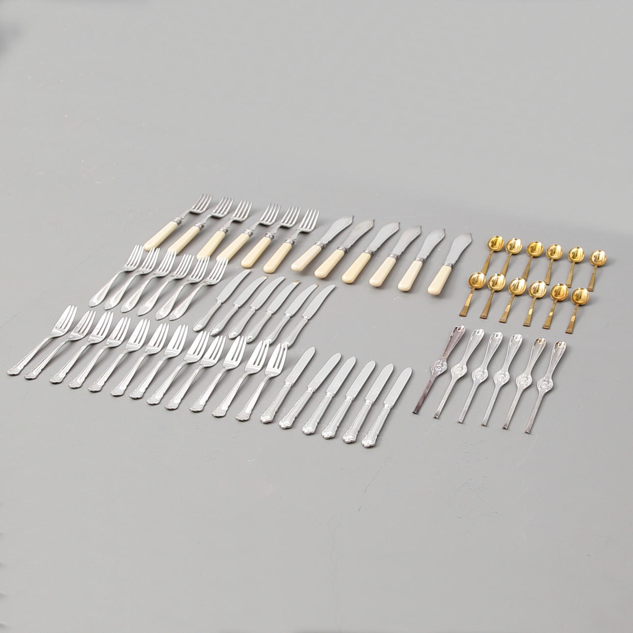 BESTICK i nysilver, 60 delar, 1900-tal.