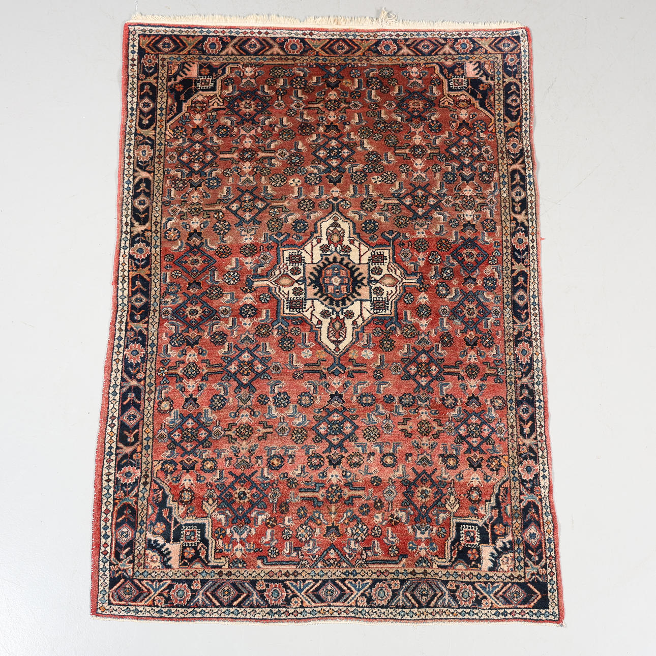 CARPET, hand-knotted, oriental, 134x195 cm.