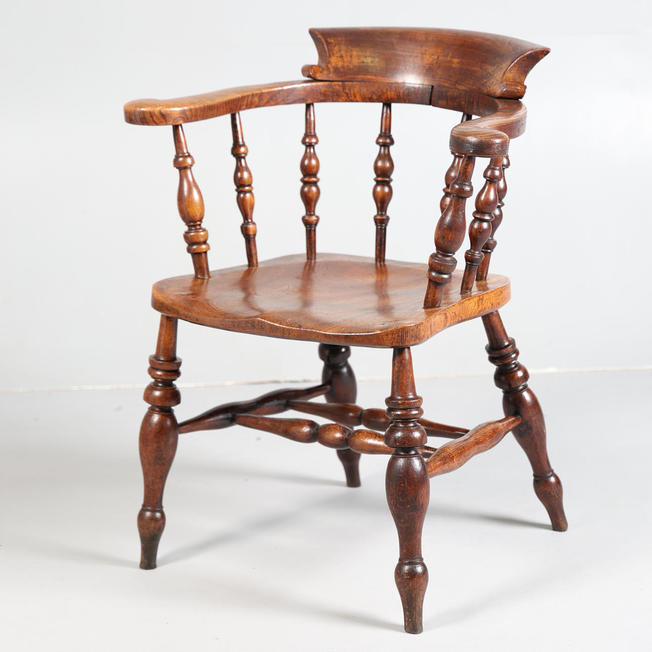 EIN CAPTAINS SESSEL AUS ELM & ASH VON WILLIAM COLLINS & SON.