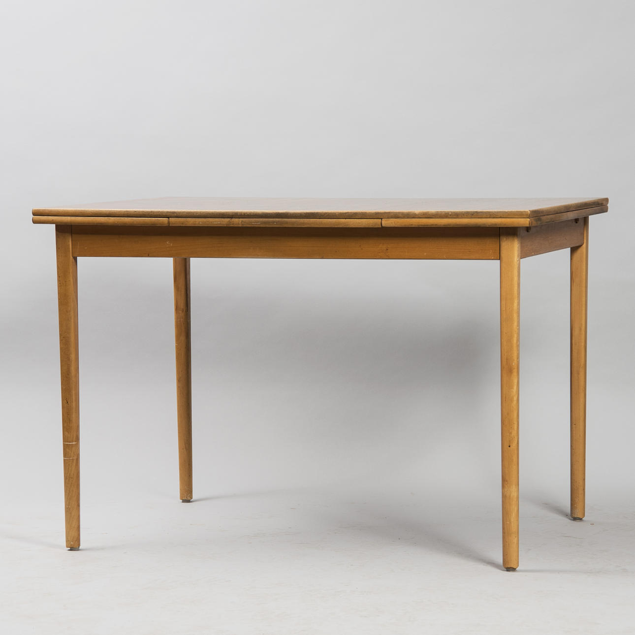 KÖKSBORD med Perstorpsskiva, 1900-talets mitt.