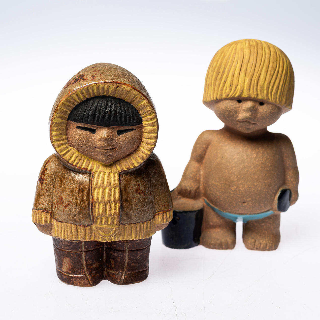 LISA LARSON. Kaksi hahmoa, ”Maailman lapset”, Gustavsberg.