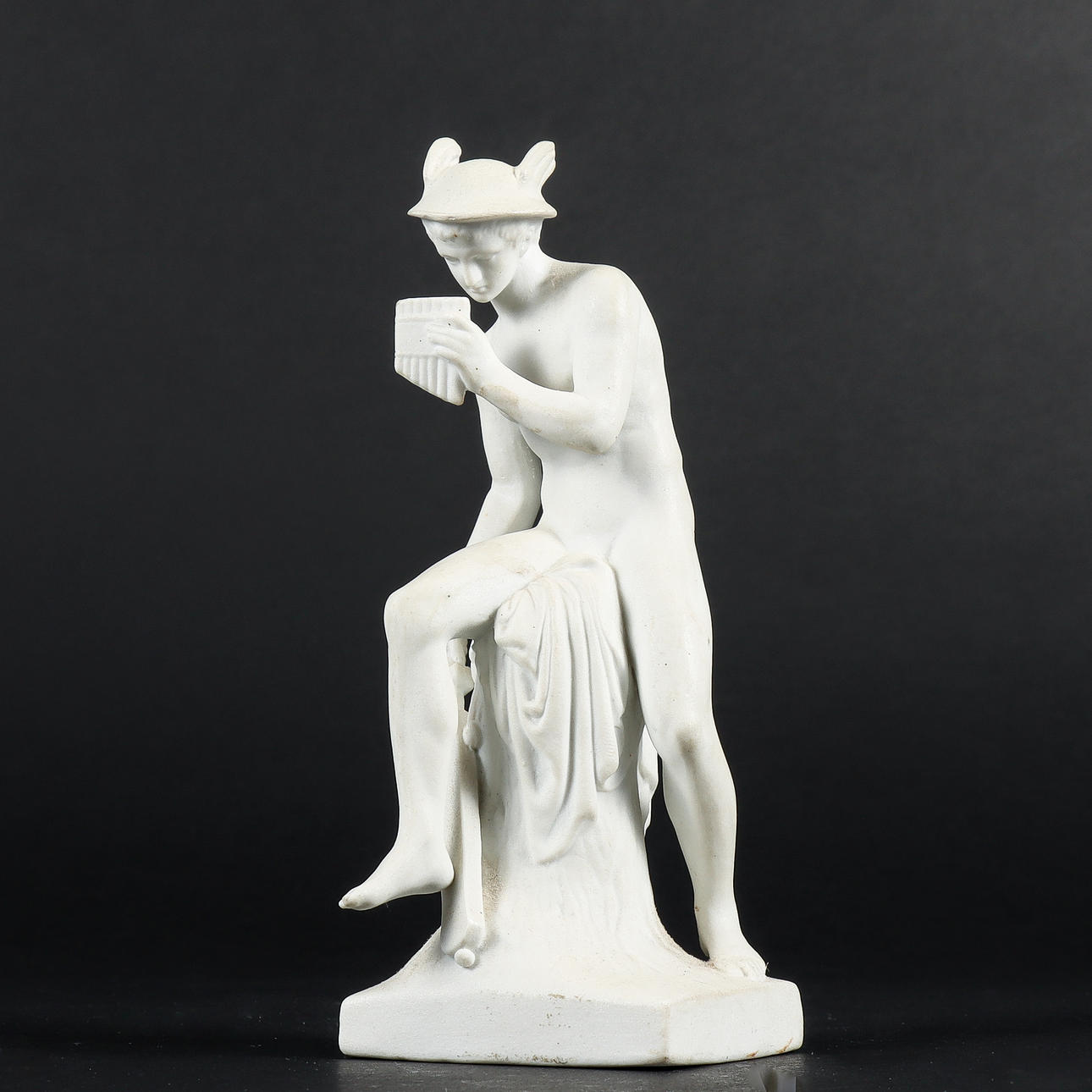 FIGURE Bing & Gröndahl.