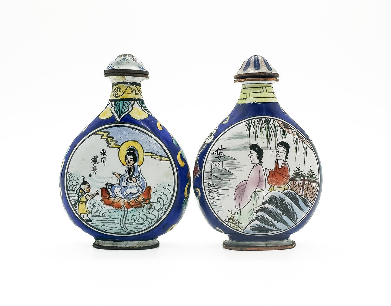 SNUSFLASKOR, 2 st, Kanton, emaljerade, tidigt 1900-tal.