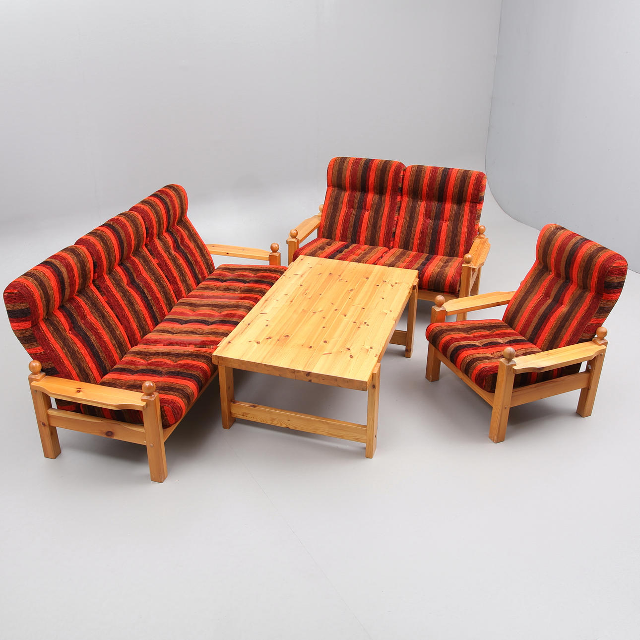 A 4-piece pine sofa group from the 1970s.