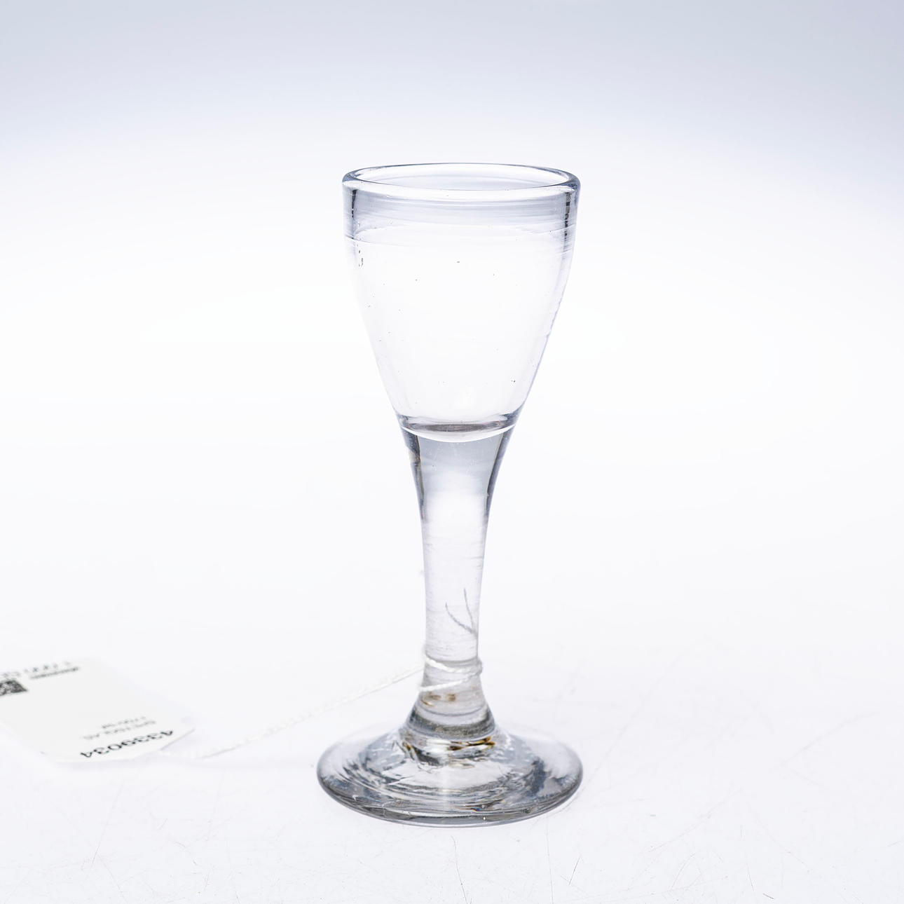 A lace glass, 18th century.