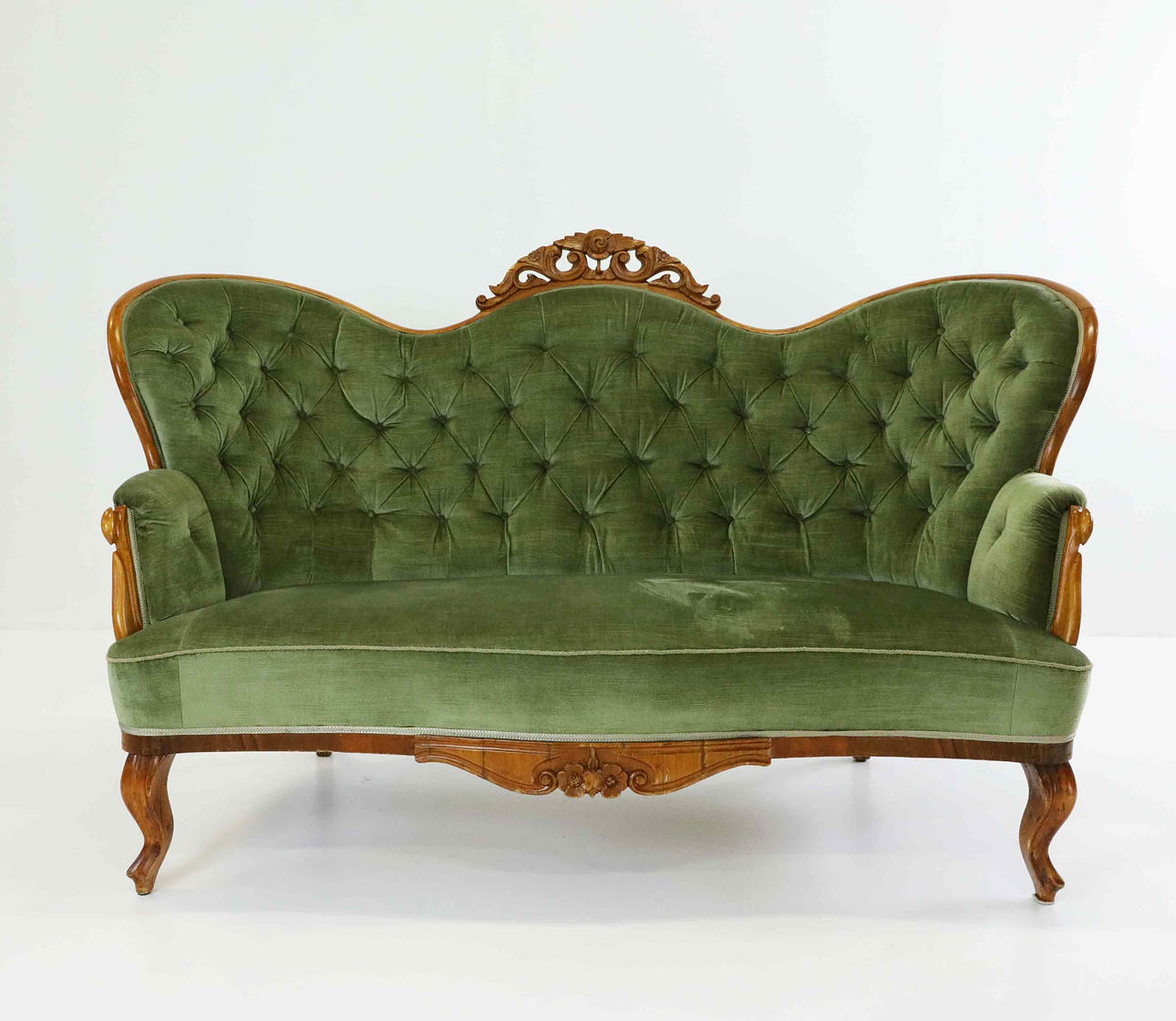 Un sofá oscariano del siglo XIX.