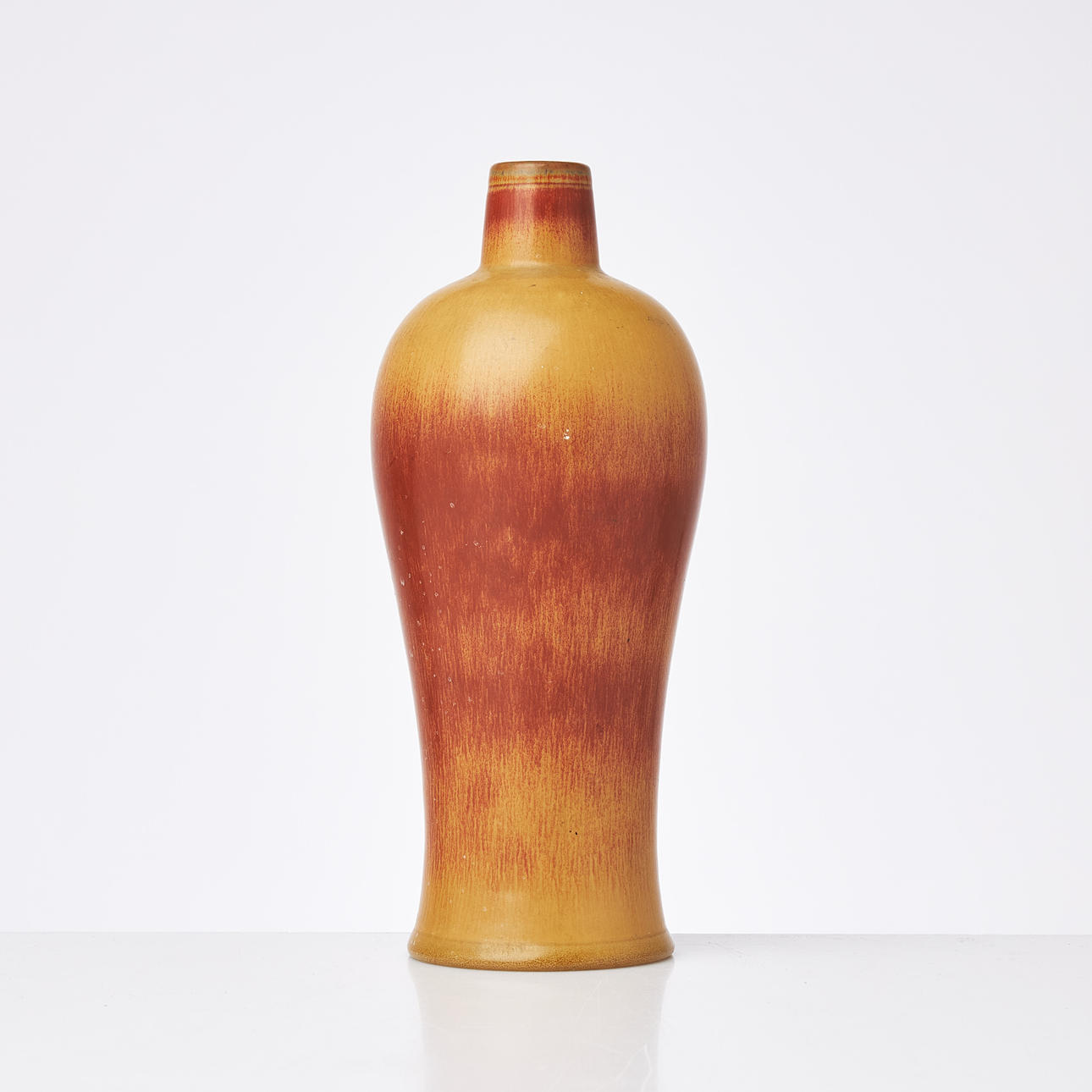 GUNNAR NYLUND. Jarrón, gres, esmalte de piel de arpa en tonos marrones, Rörstrand.