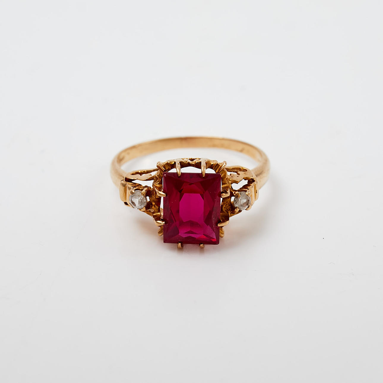 RING, 14k gold, Synthetic Ruby, flanked by white spinels.