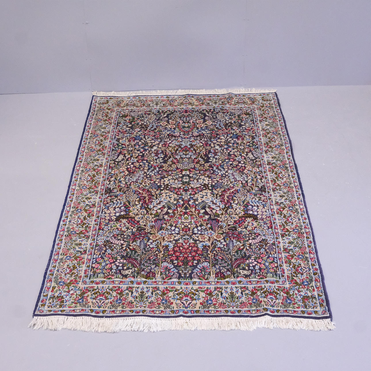 HANDGEKNÜPFTER TEPPICH. KIRMAN.