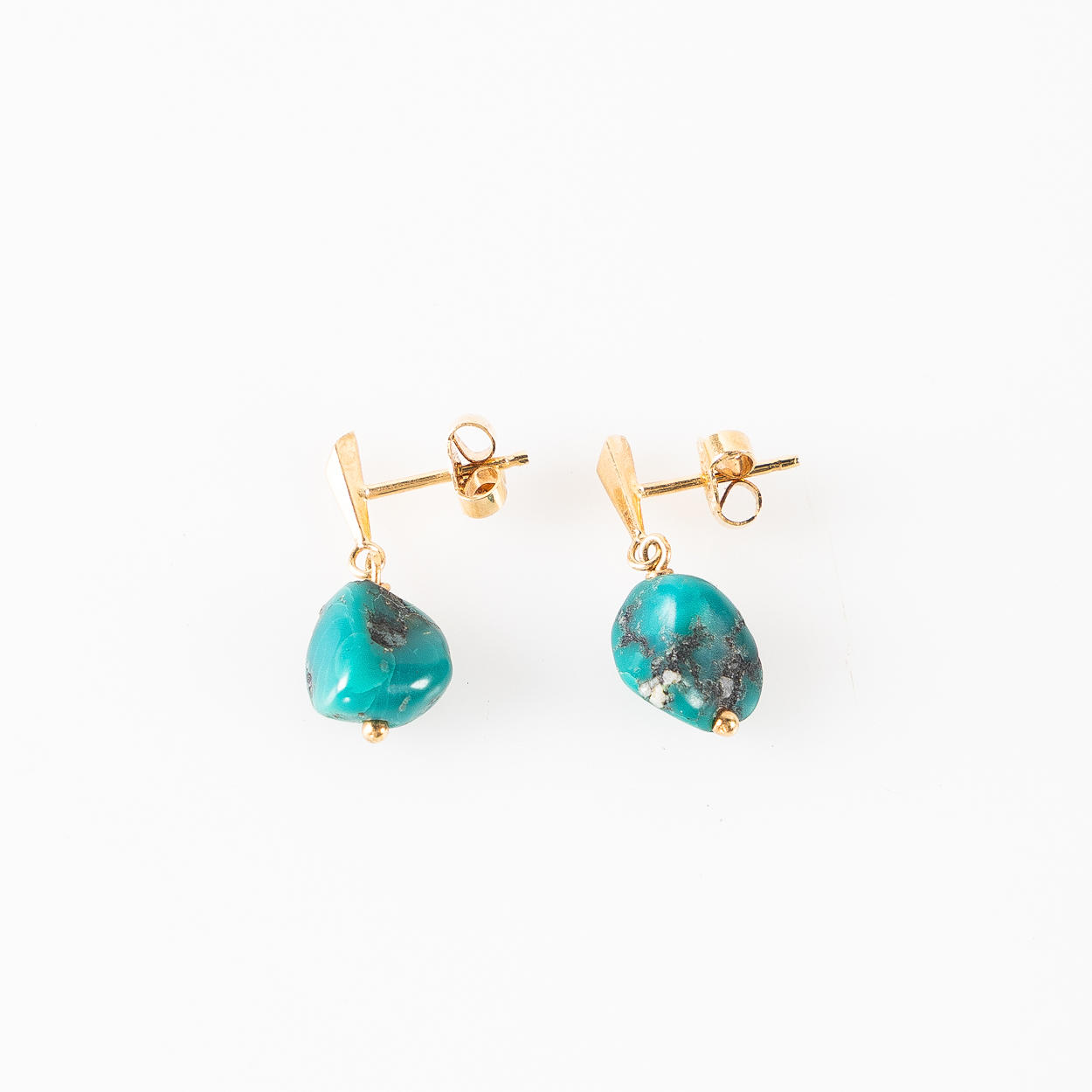 EARRINGS, 1 pair, 18 K gold with turquoise.