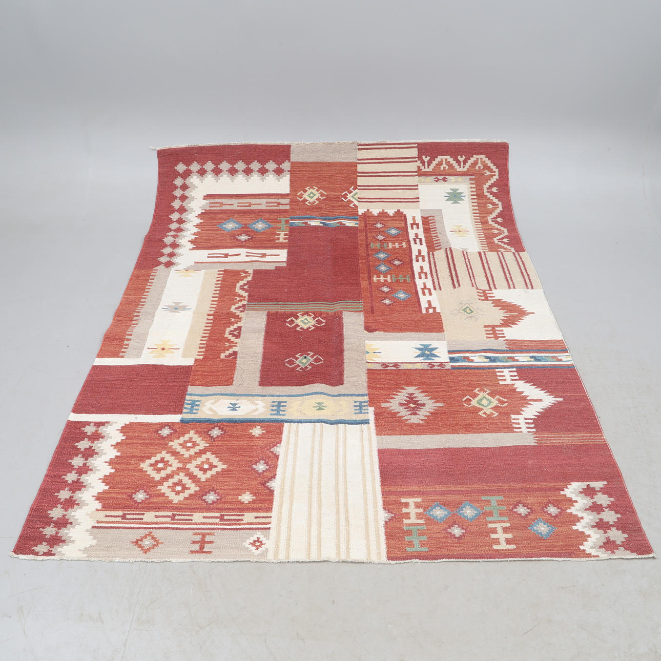 CARPET, wool, flat woven, ca 225 cm x ca 177 cm.