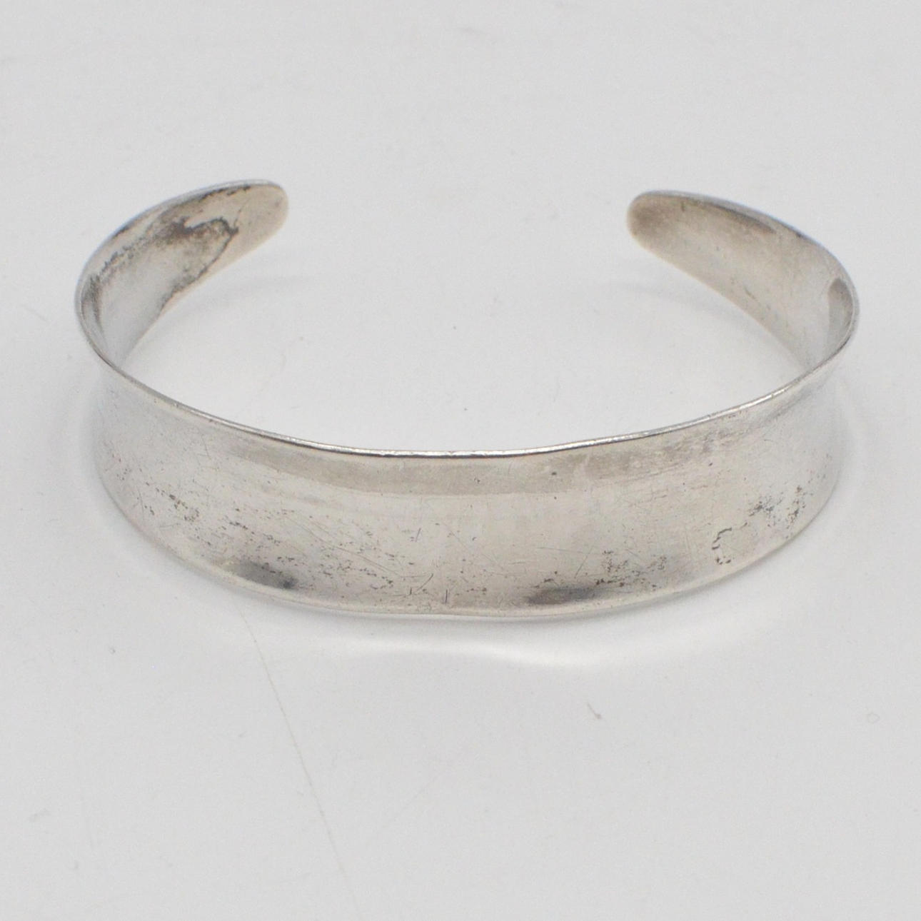 NIELS ERIK FROM. DESIGNER BANGLE, STERLING SILVER, HANDMADE, DENMARK, AROUND 1950.
