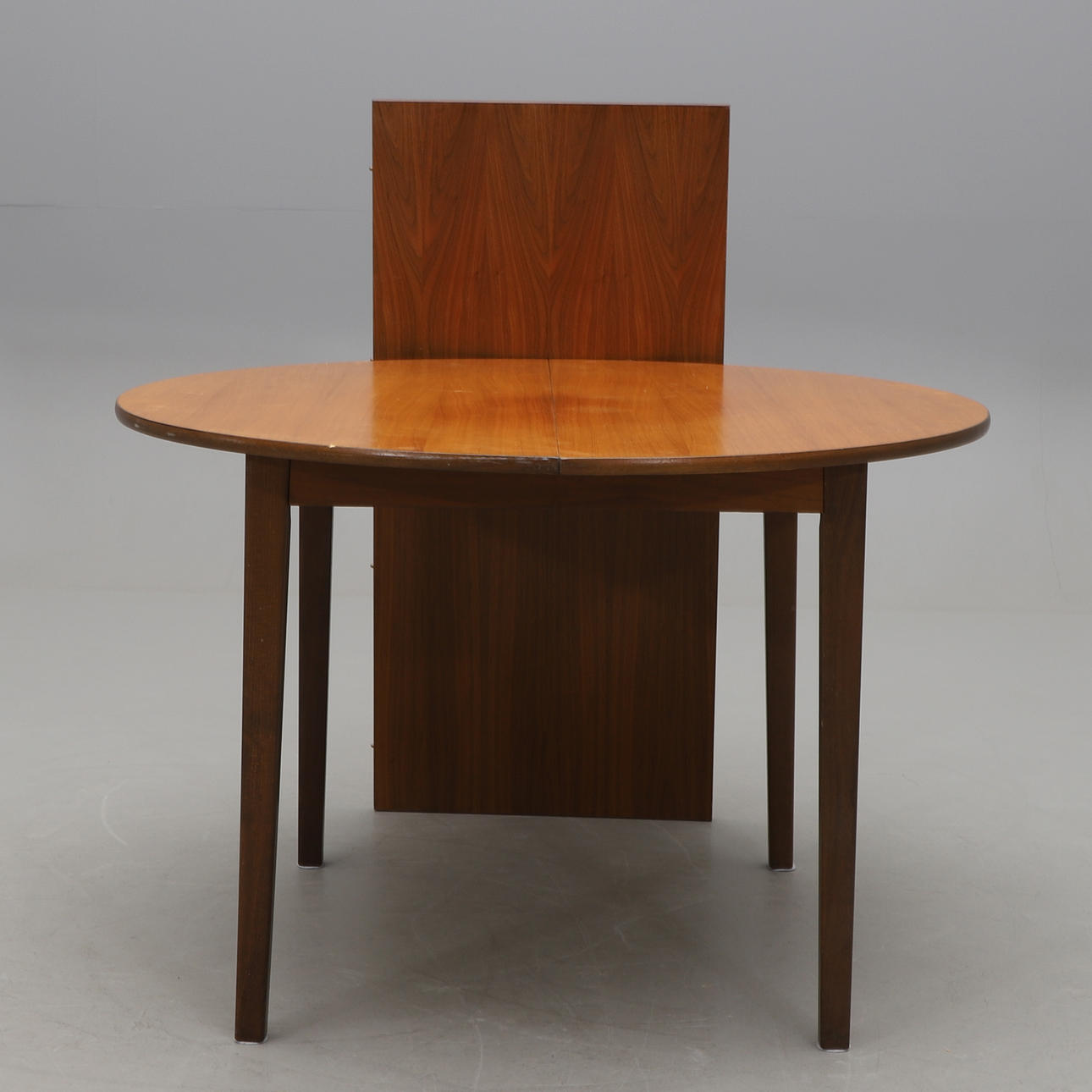 A 1960'S DINING TABLE.