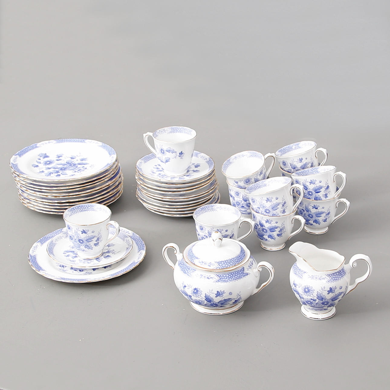 KAFFESERVIS i porslin, 37 delar, Tuscan, England.