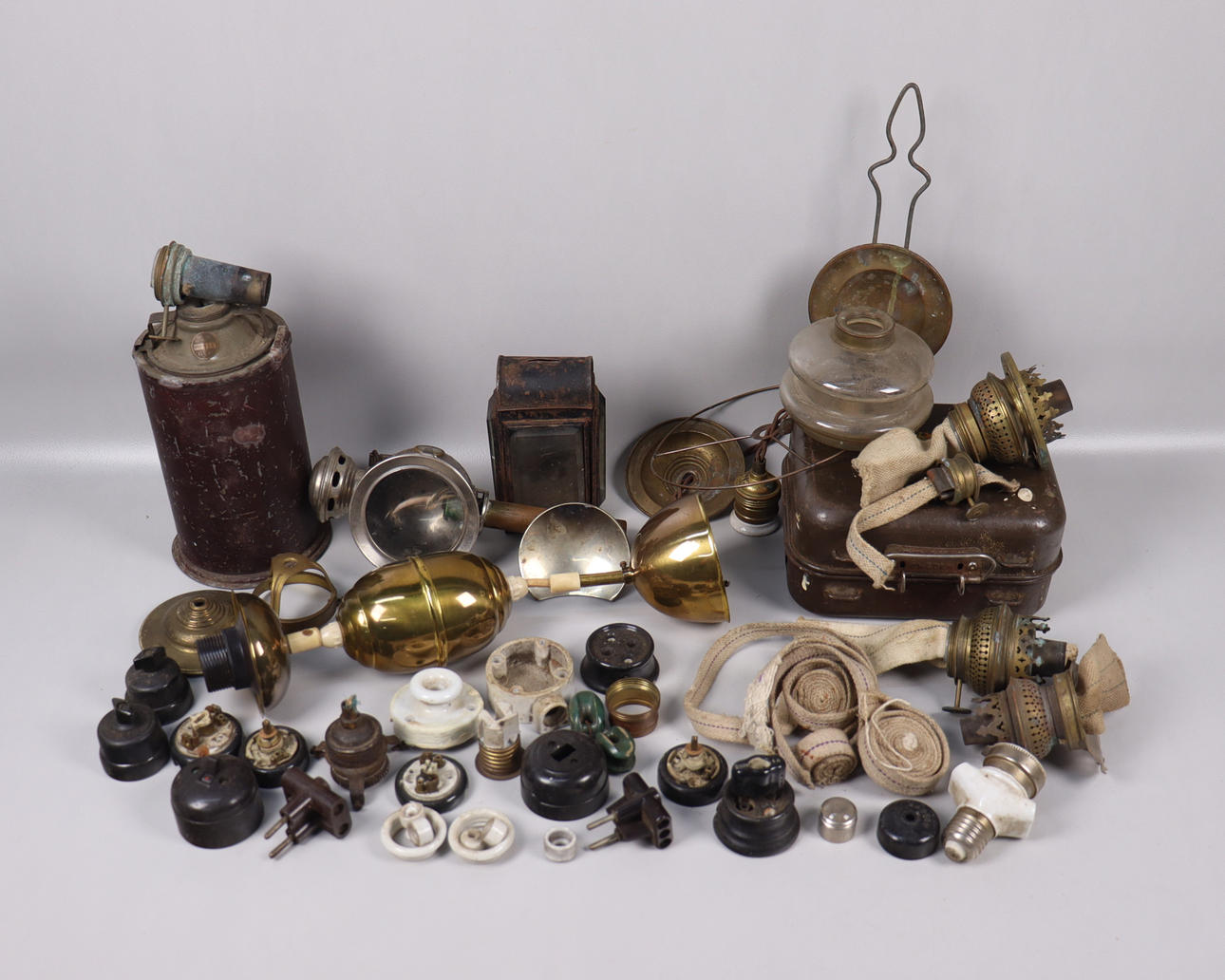 VERSCHIEDENE LAMPENTEILE, Kerosinbrenner, Schalter usw.