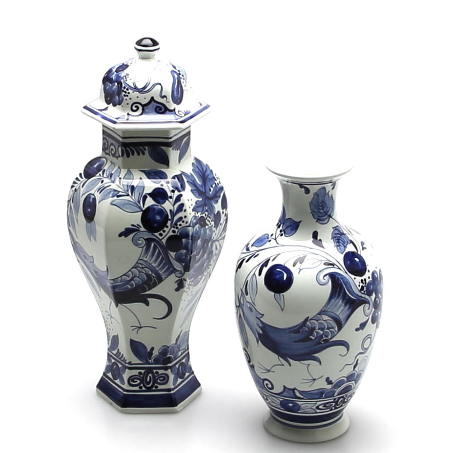 PARTI porslin, 2 delar, lockurna och vas, Delft, Holland.