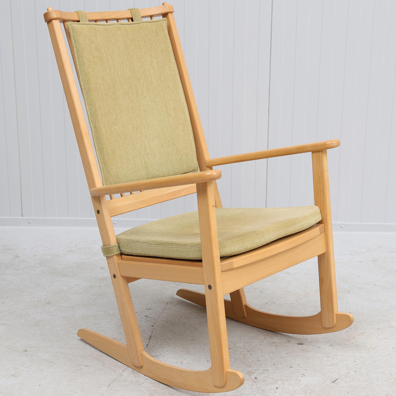 YNGVE EKSTRÖM. Mecedora, «Furuboda», sueca.