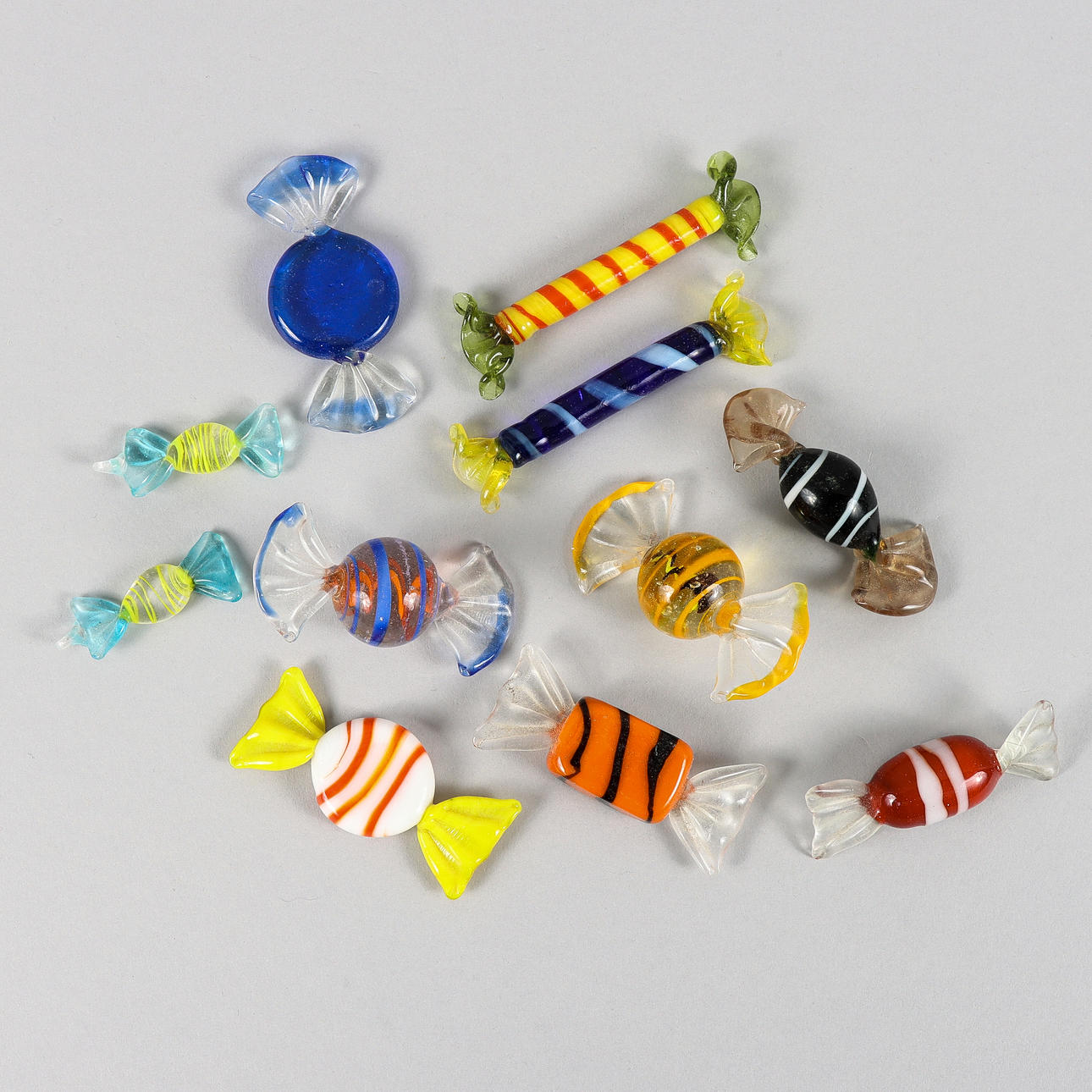 GLASKONFEKT 11 delar, konstglas.