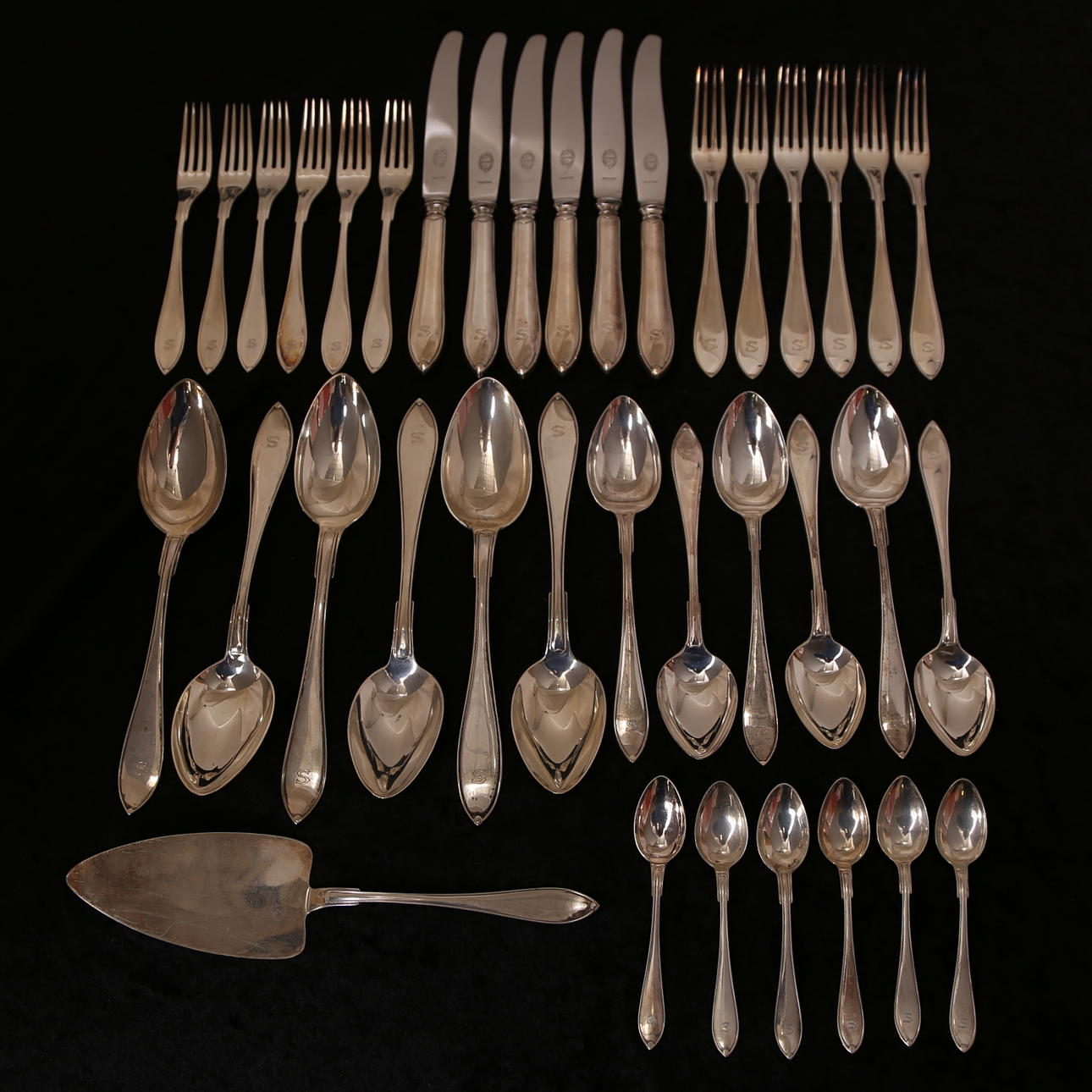 BESTICKSERVIS, 37 delar, silver, bruttovikt = 1635 gram, svenska modellen, 1900-tal.