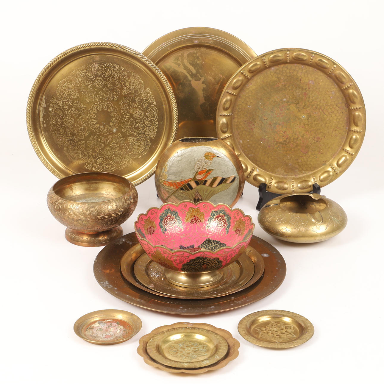 FAT, SKÅLAR SAMT VAS, mestadels mässing.